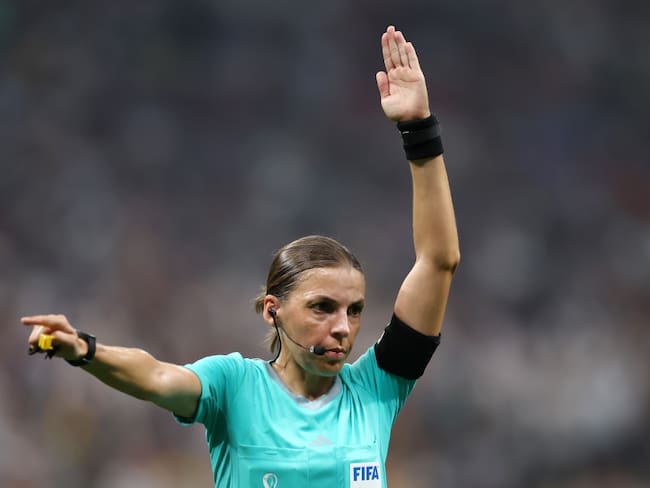 Stéphanie Frappart: primera mujer árbitro en un partido de un mundial