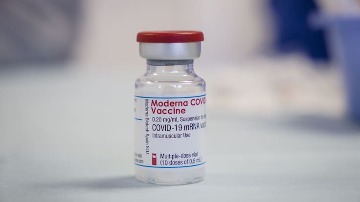 Avalan uso de la vacuna de Moderna en México; falta aprobación de Cofepris