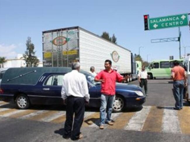 Bloquean transportistas avenidas en Cuernavaca