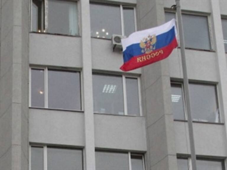 Ucrania mantiene estado de alerta militar tras toma de edificios en Crimea