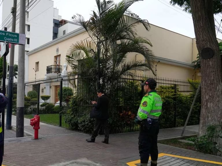 Embajada de México en Lima bajo vigilancia extrema por riesgo de fuga de exministra Betssy Estrada