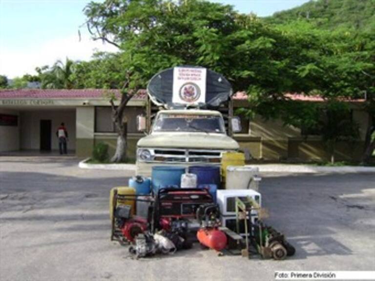Asegura Ejército camión con químicos en Michoacán