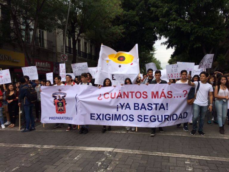 Universitarios marchan para exigir seguridad