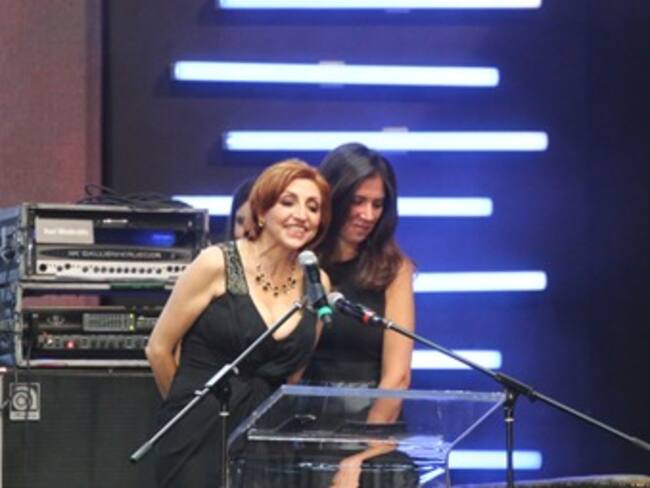 Recibe Fernanda Tapia Premio 'Gente MGM 'por su destacado trabajo periodístico