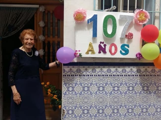 A sus 107 años visita enfermos y recoge ropa usada para los más necesitados