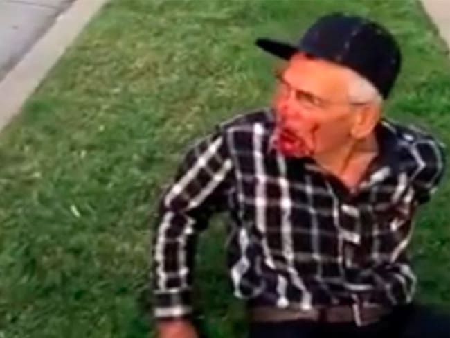 Golpean a anciano de 92 años por ser mexicano