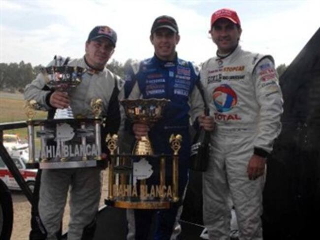 Reconocen a piloto mexicano por trabajo social en San Antonio