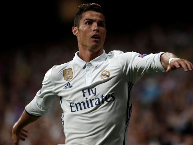 El festejo de Cristiano Ronaldo en el vestidor del Real Madrid