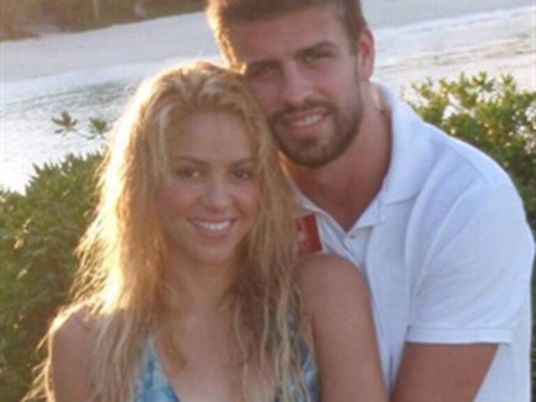 Presenta Shakira a su novio en Twitter