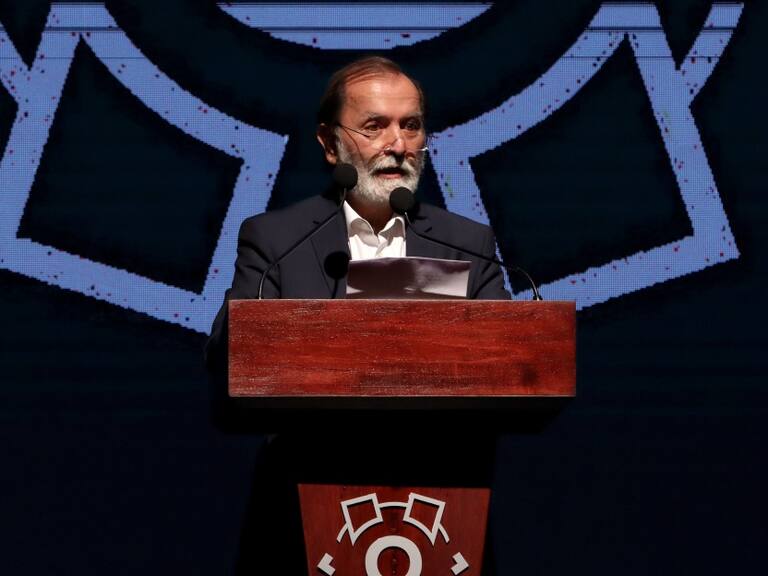 Epigmenio Ibarra sufre desmayo en la marcha de AMLO: VIDEO