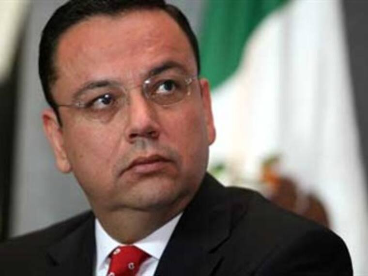 Califica PRI de 'porro' a Germán Martínez