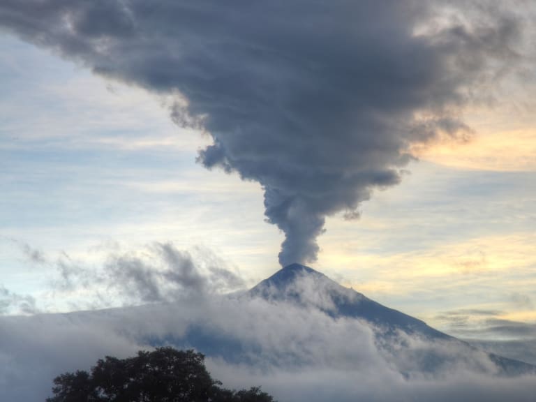 ¿Qué puede causarte la ceniza volcánica?