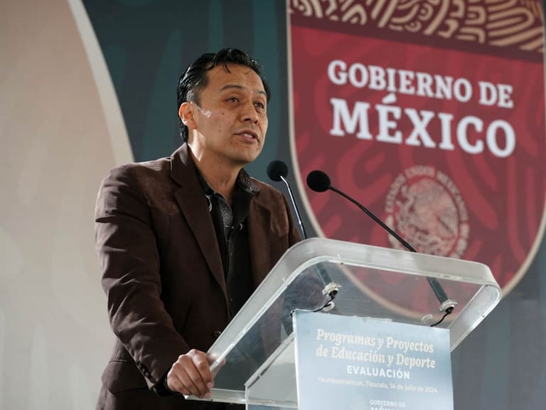 Advierten que la salida de Marx Arriaga pone en grave riesgo la continuidad del modelo educativo actual y la integridad de los Libros de Texto Gratuitos.