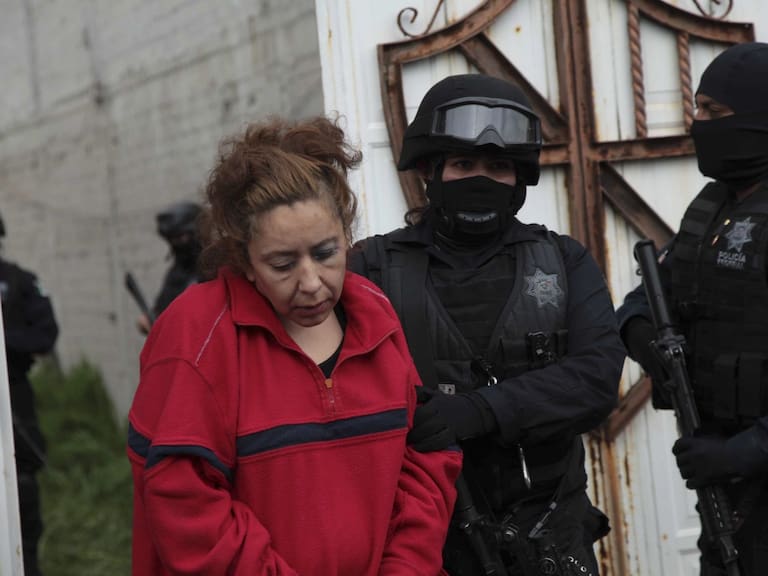 Jaqueline Malinali Gálvez Ruiz, hermana de la excandidata presidencial Xochitl Gálvez, fue detenida en julio de 2012 en el Estado de México, como integrante de la organización delictiva de "Los Tolmex".