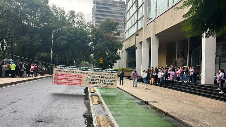 Trabajadores del IMSS protestan en la CDMX; Clínicas y hospitales operan con normalidad