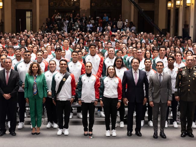 Sheinbaum abandera a delegación mexicana rumbo a los Juegos Centroamericanos y del Caribe 2026