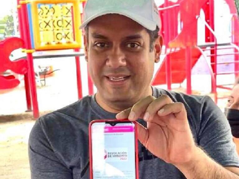 Firma diputado de Morena solicitud para consulta de revocación o no