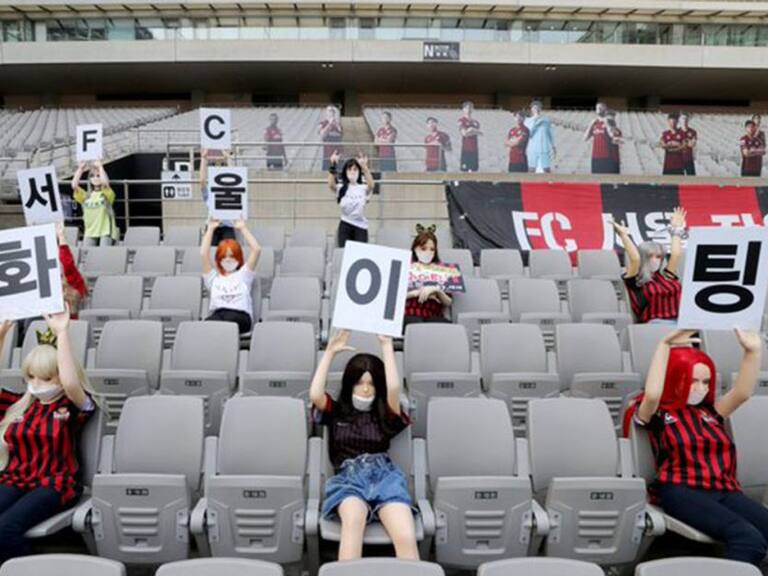 Equipo coreano pide disculpas por usar muñecas inflables como fans