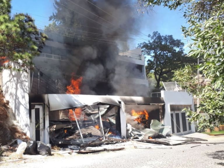 Se registra fuerte incendio en fraccionamiento Pinar de la Venta