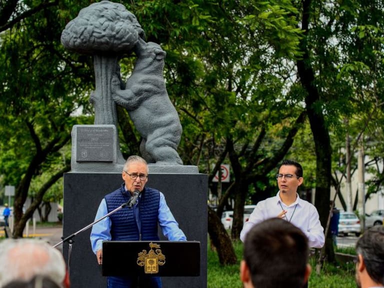 Inauguran en Guadalajara la escultura El Oso y el Madroño