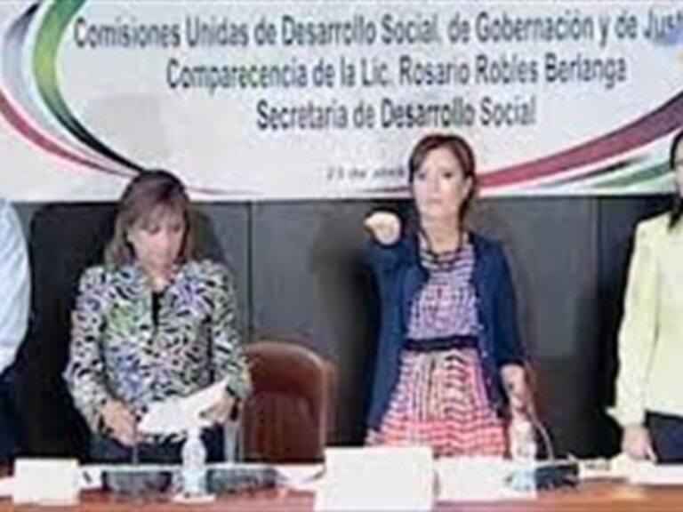 No renuncio, reta Rosario Robles