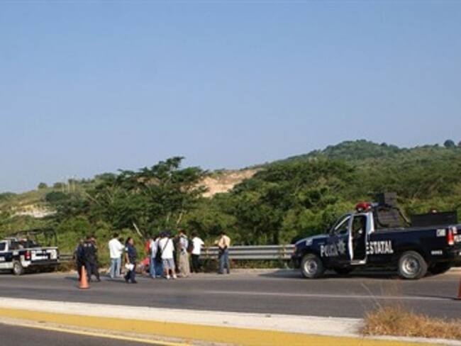 Encuentran 2 cuerpos en carretera Acapulco Pinotepa