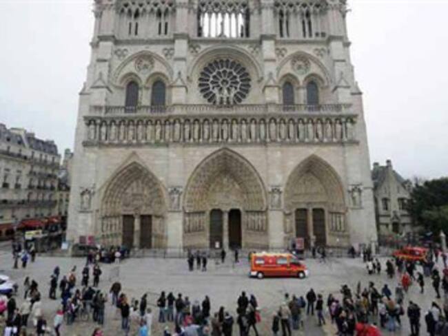 Se suicida un hombre en el altar de la catedral de Notre Dame de París