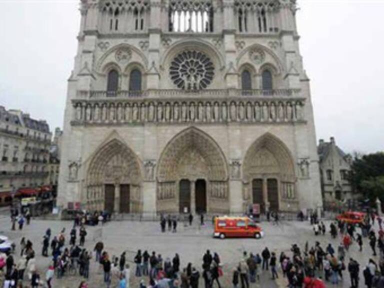 Se suicida un hombre en el altar de la catedral de Notre Dame de París