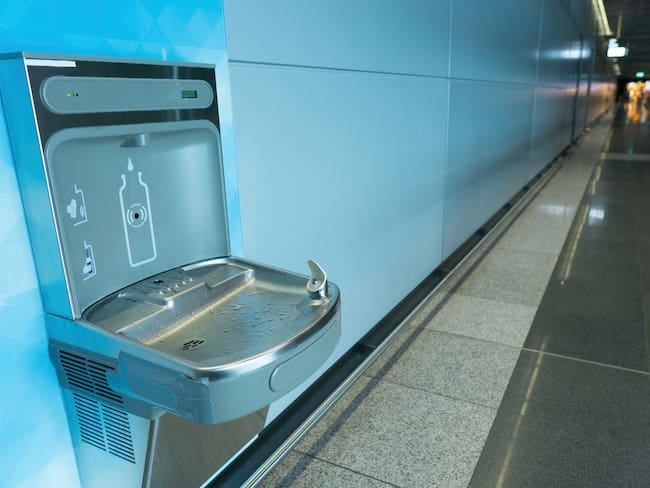Por onda de calor reactivarán bebederos y ventiladores en el metro