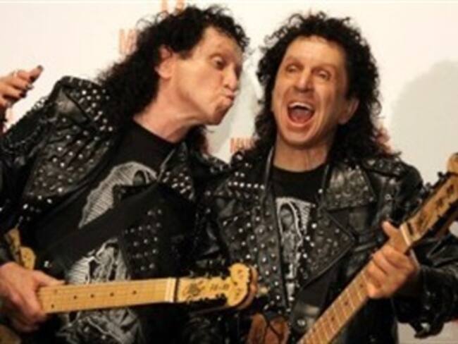 Devela Alex Lora figura de cera de su imagen