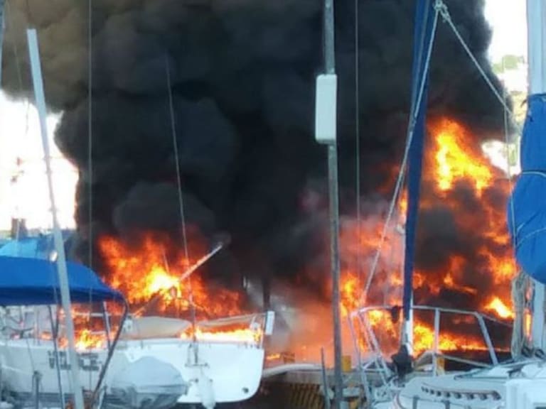 [VIDEO] Embarcación explota en Club de Yates en Acapulco