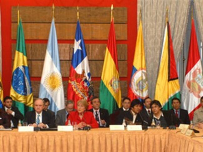 Advierte Unasur que no tolerará nuevos intentos de golpe de Estado