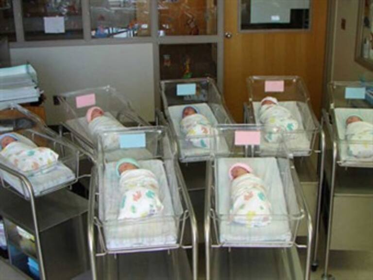 Madre de octillizos se muda a casa grande y recibirá ayuda gratis