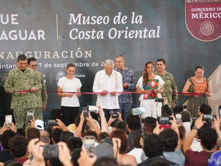 TULUM, QUINTANA ROO, 07AGOSTO2024.- Román Meyer Falcón, secretario de Desarrollo Agrario, Territorial y Urbano; Luis Cresencio Sandoval, secretario de la Defensa Nacional; Claudia Sheinbaum, presidenta electa de México; Andrés Manuel López Obrador, presidente de México; Mara Lezama, gobernadora de Quintana Roo, y María Luisa Albores González, secretaria de Medio Ambiente y Recursos Naturales, encabezaron la inauguración del "Parque del jaguar: Museo de la Costa Oriental".
FOTO: ELIZABETH RUIZ/CUARTOSCURO.COM