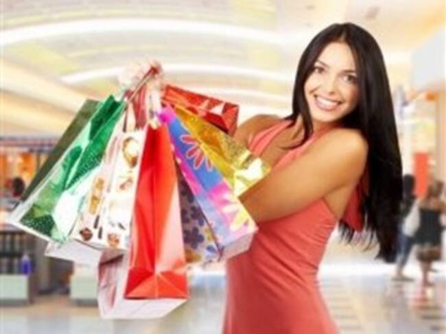 Tendencias de moda y compras. Lucy Lara, editora de la revista Glamour