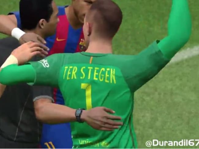 Árbitro celebra gol con jugadores del Barcelona ¡en un videojuego!