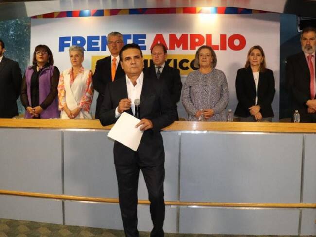 Se registra Silviano Aureoles ante la Comisión Organizado del Frente Amplio