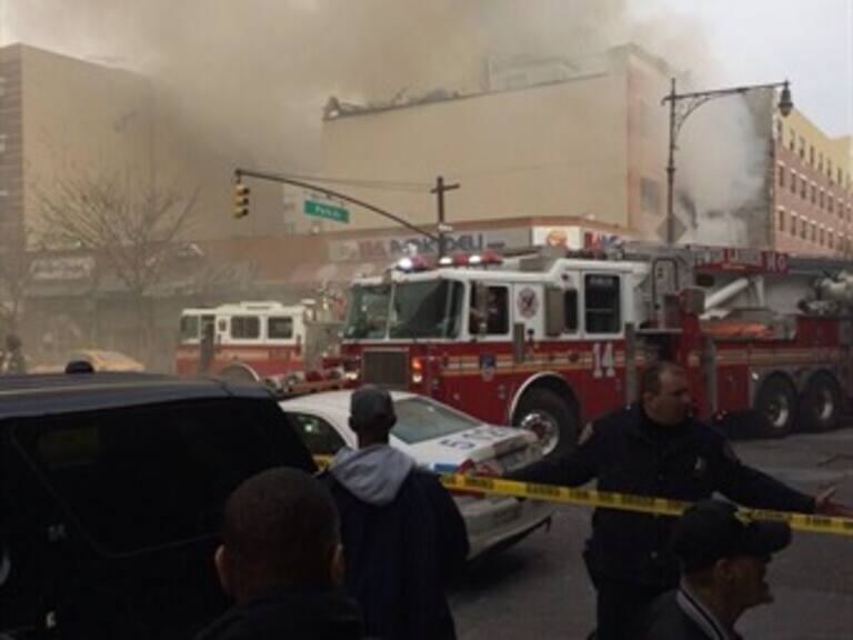 Deja dos muertos y 18 heridos colapso de edificios en NY