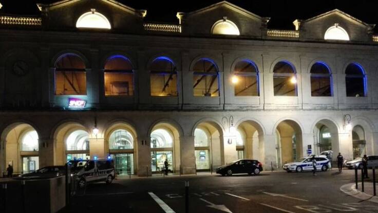 Evacúan estación de trenes de Nimes en Francia por presencia de hombres armados