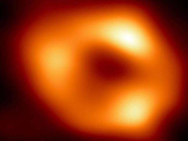 Captan primera imagen del agujero negro Sagitario A en la Vía Láctea