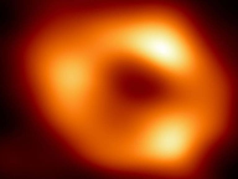 Desde 2017 inició este proyecto para captar el agujero negro, hoy podemos ver la primera imagen más detallada de Sagitario A*