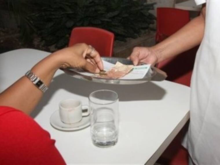 Dilemas W: No quiero dejar propina ¿Es correcto o no?