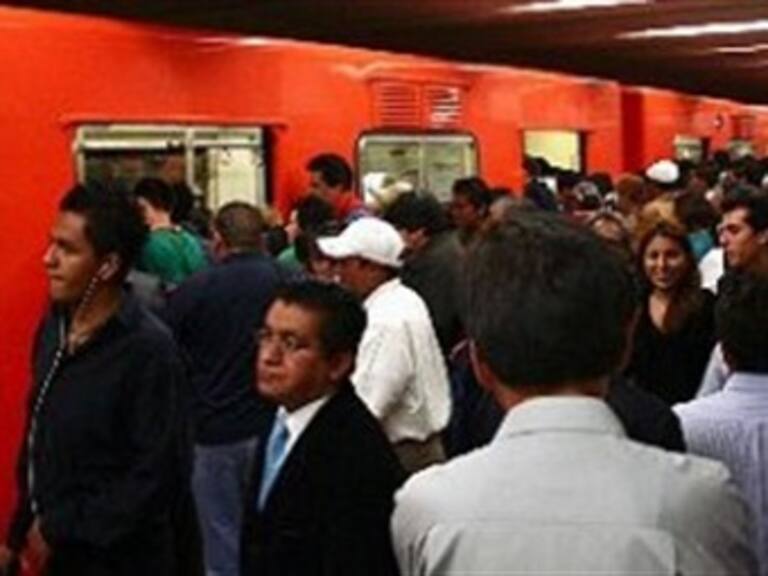 Analiza GDF devolver becas a involucrados en riña en el Metro