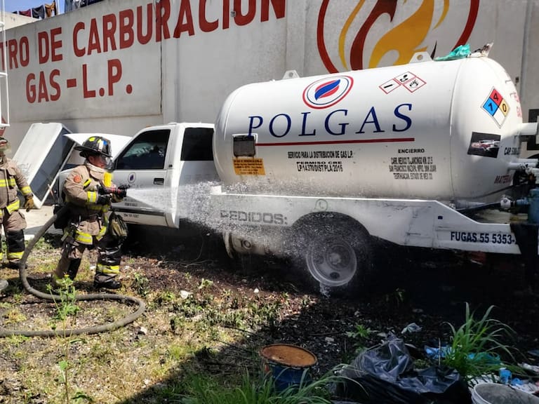 A fin de evitar daños mayores por la fuga de una pipa de gas en un centro de distribución clausurado, más de 200 personas fueron evacuadas en la colonia San Agustín en el municipio de Ecatepec en el Estado de México.