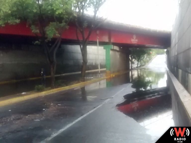 Lluvia deja afectaciones en calles de Zapopan