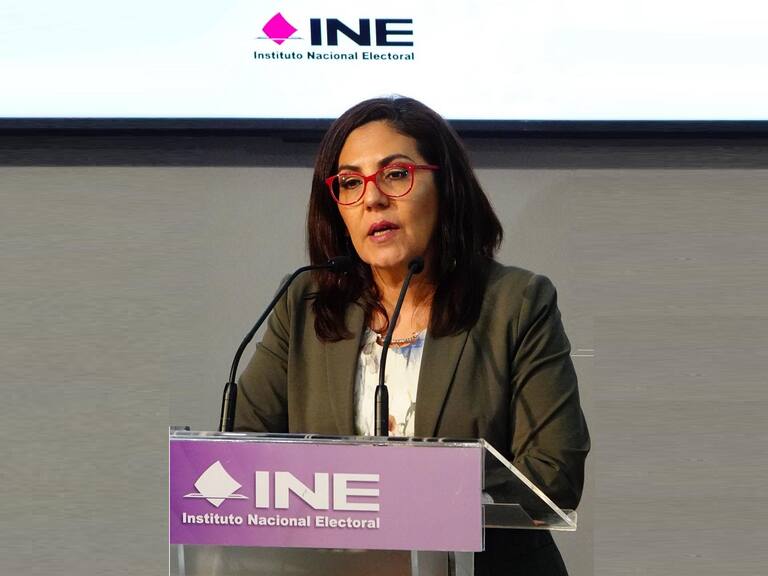 La consejera del INE, Claudia Zavala, advirtió que el Instituto no puede funcionar con números rojos.