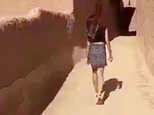 Mujer saudita podría ser detenida por usar falda corta