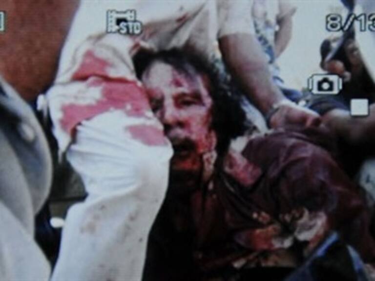 Muerte de Gadafi no garantiza fin del conflicto libio: Clinton