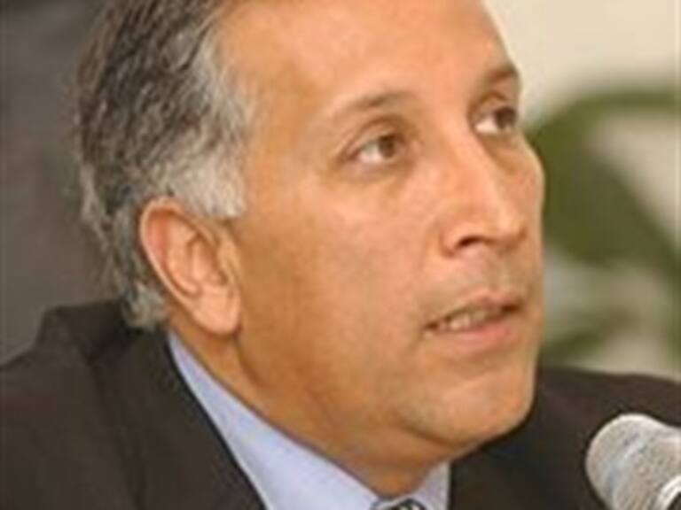 Defiende Cofetel Renaut ante senadores