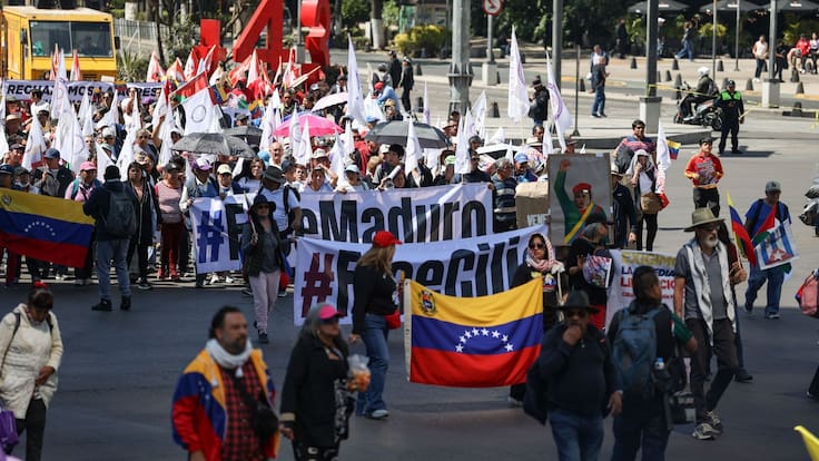 Simpatizantes del gobierno venezolano marchan en CDMX por liberación de Nicolás Maduro